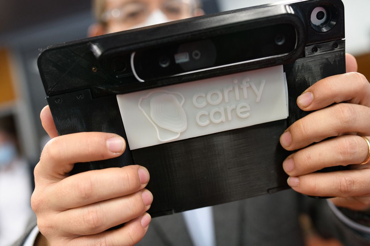 Corify保健Acorys扫描系统由一个人显示附加的3 d相机。